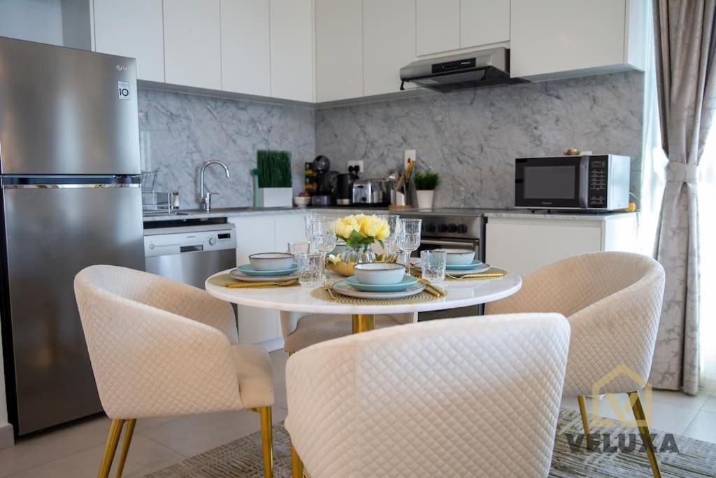 Veluxa - Luxury And Bright 1 Bedroom Apartment, Burj View! Дубай Экстерьер фото