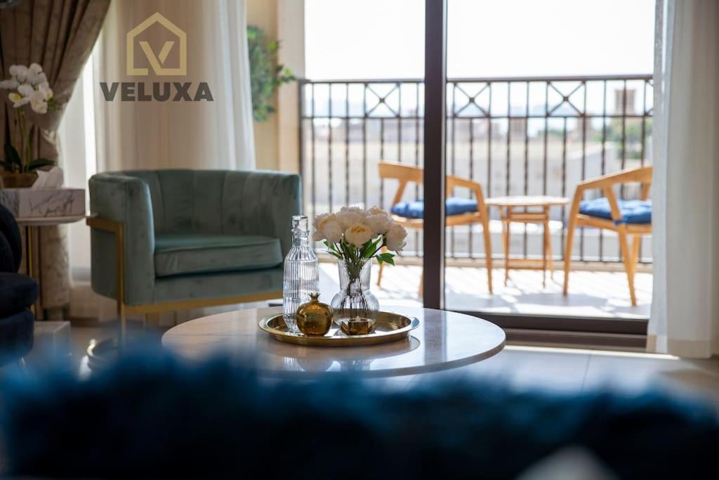 Veluxa - Luxury And Bright 1 Bedroom Apartment, Burj View! Дубай Экстерьер фото