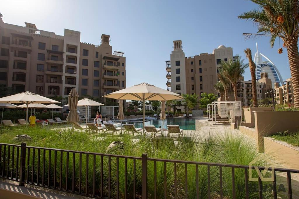 Veluxa - Luxury And Bright 1 Bedroom Apartment, Burj View! Дубай Экстерьер фото